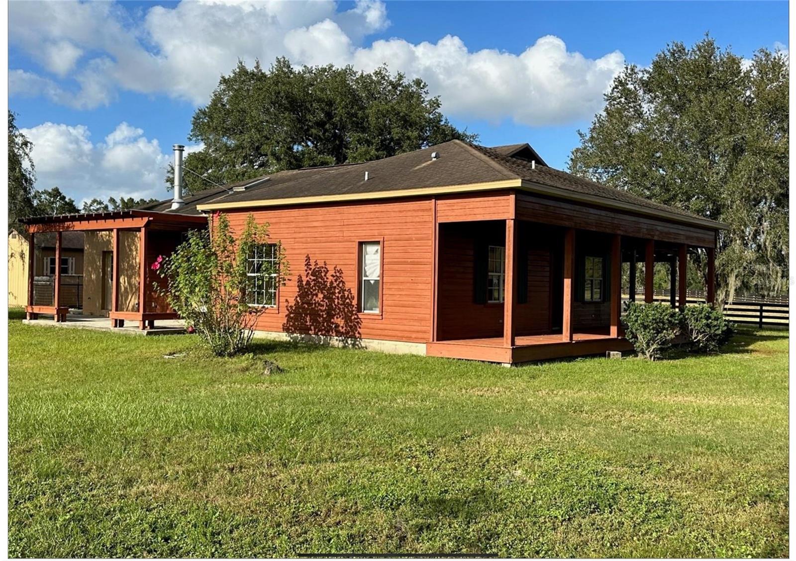 Homes for sale in Reddick, FL | 9001 W Hwy 316, Reddick, FL 32686 | MLS# OM713308