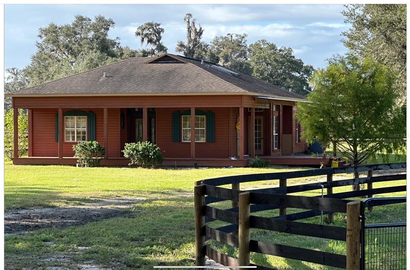 Homes for sale in Reddick, FL | 9001 W Hwy 316, Reddick, FL 32686 | MLS# OM713308