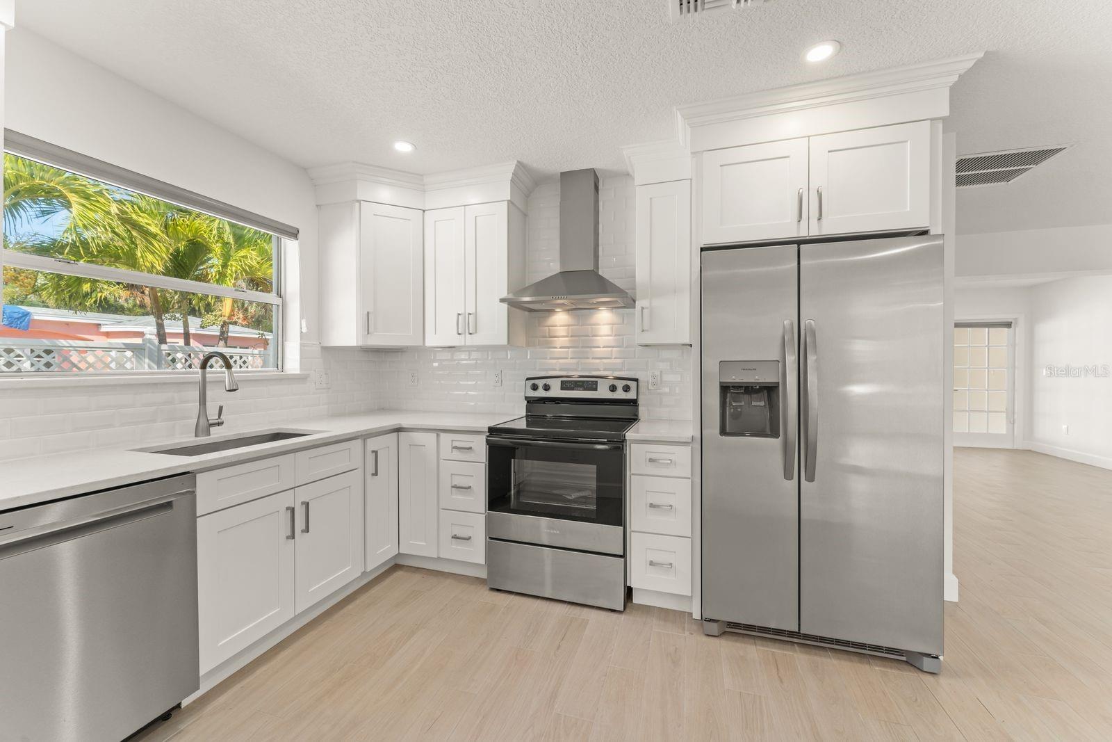 4th image of 107 4Th St, Belleair Beach, FL 33786 | MLS# O6363185