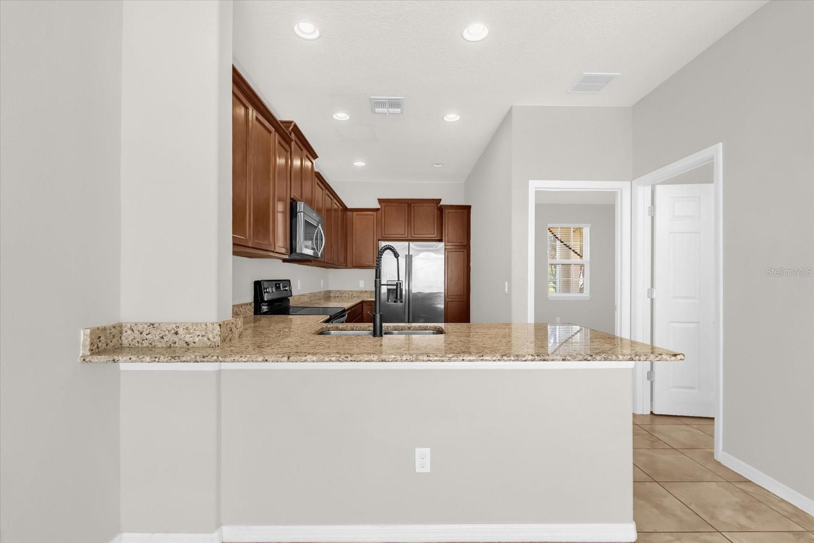 4th image of 11932 Lorenza Ln, Orlando, FL 32827 | MLS# S5140170