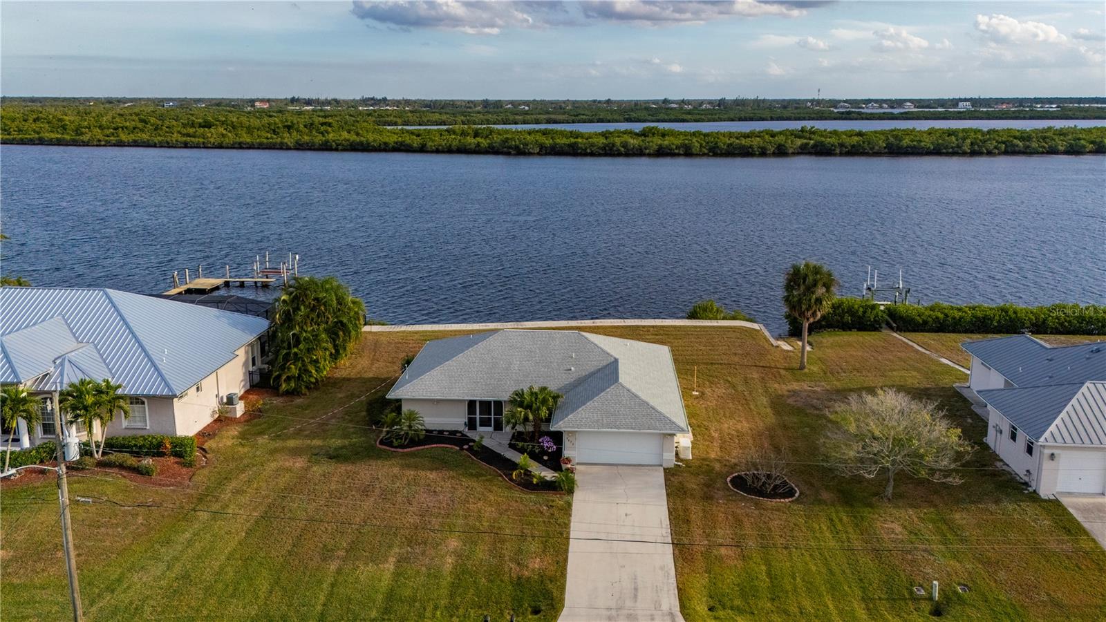 Homes for sale in Punta Gorda, FL | 3672 Peace River Dr, Punta Gorda, FL 33983 | MLS# C7519253