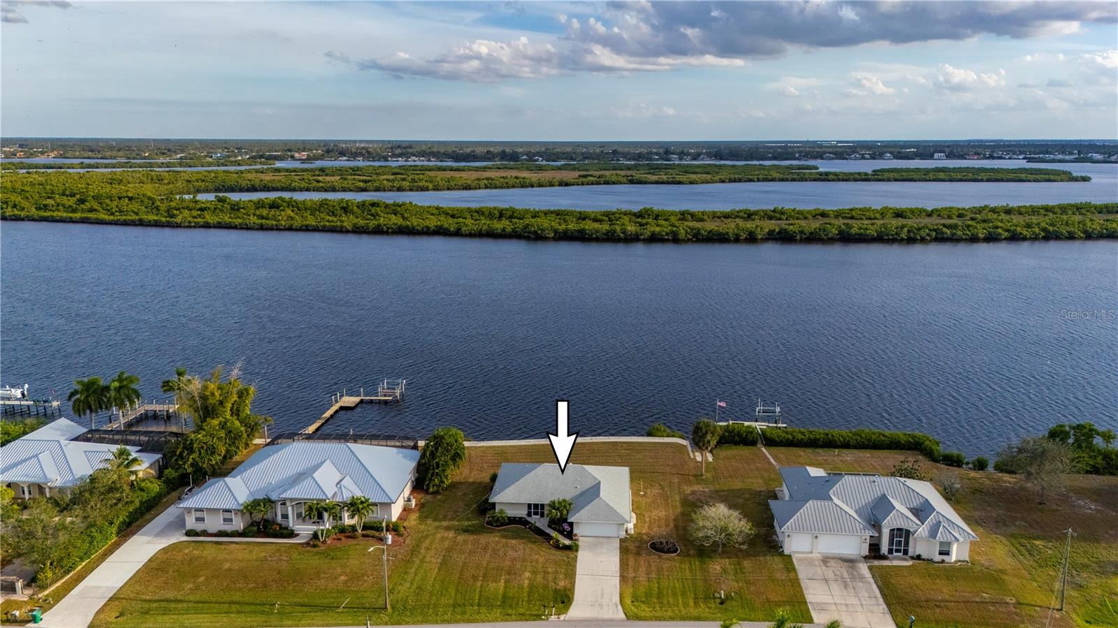Homes for sale in Punta Gorda, FL | 3672 Peace River Dr, Punta Gorda, FL 33983 | MLS# C7519253