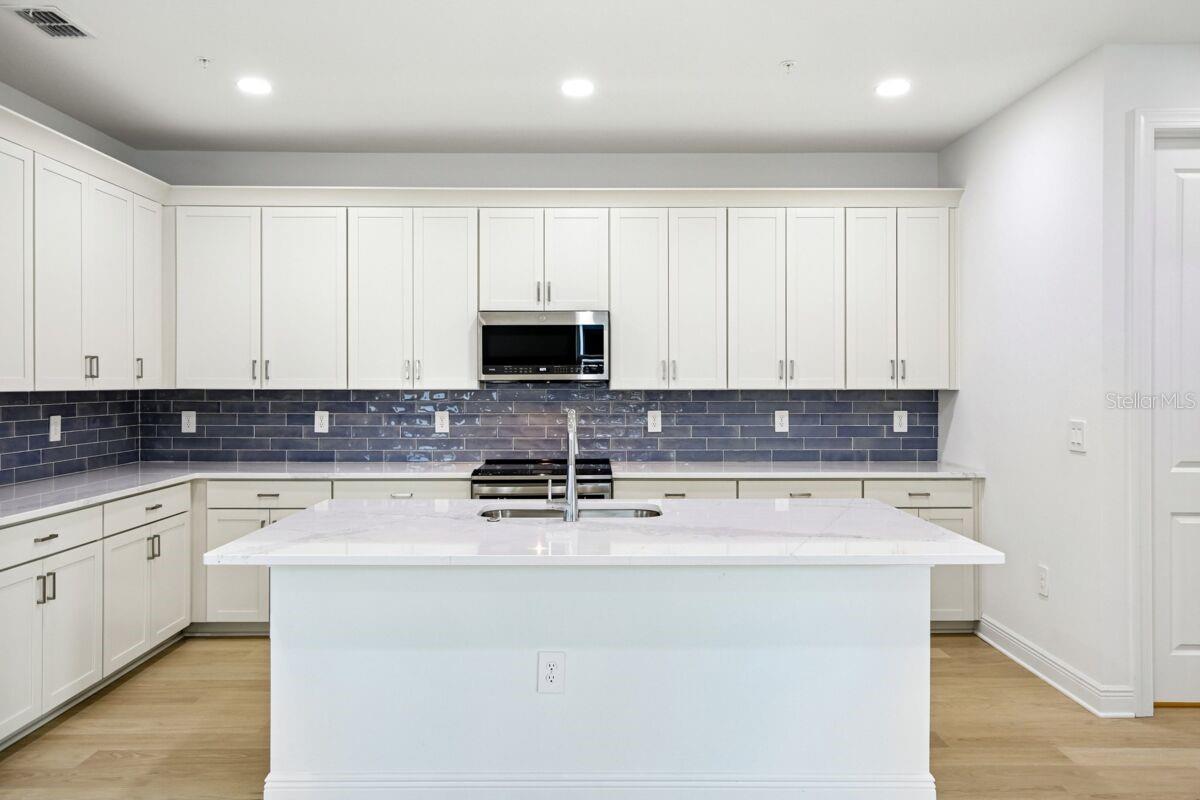 3rd image of 17829 Broadleaf Loop, Venice, FL 34293 | MLS# R4910491