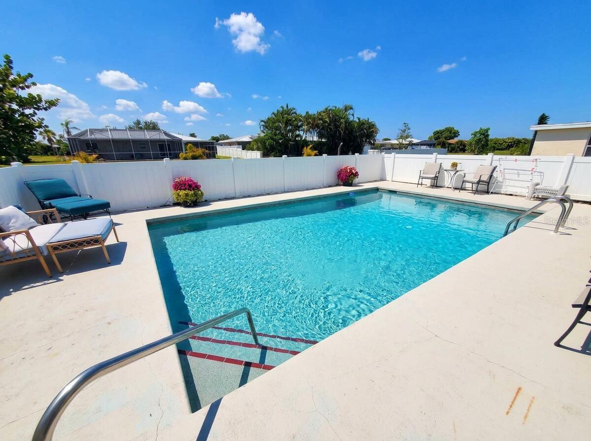 2nd image of 4 Golfview Rd, Rotonda West, FL 33947 | MLS# O6375854