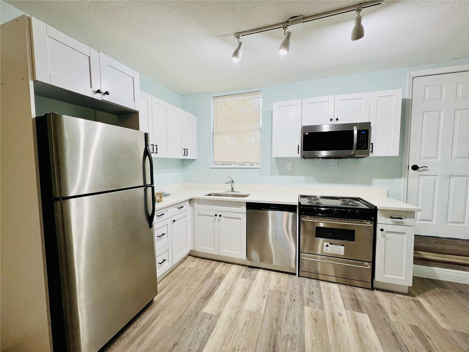 Homes for sale in Clearwater, FL | 1630 Harbor Dr, Clearwater, FL 33755 | MLS# O6377536