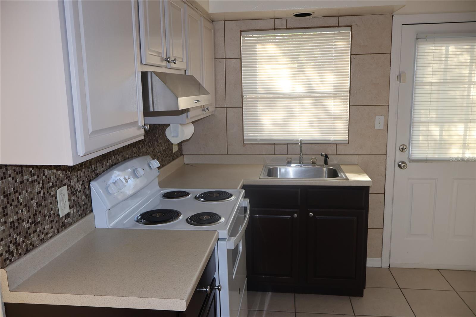 Homes for sale in Tampa, FL | 2411 W Lemon St #B, Tampa, FL 33609 | MLS# TB8470552