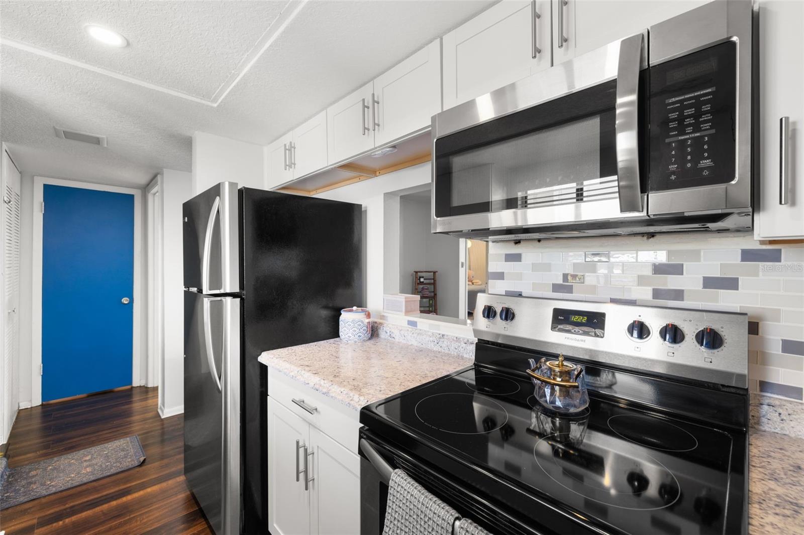 5th image of 402 Tarpon Pt, Tarpon Springs, FL 34689 | MLS# TB8470605