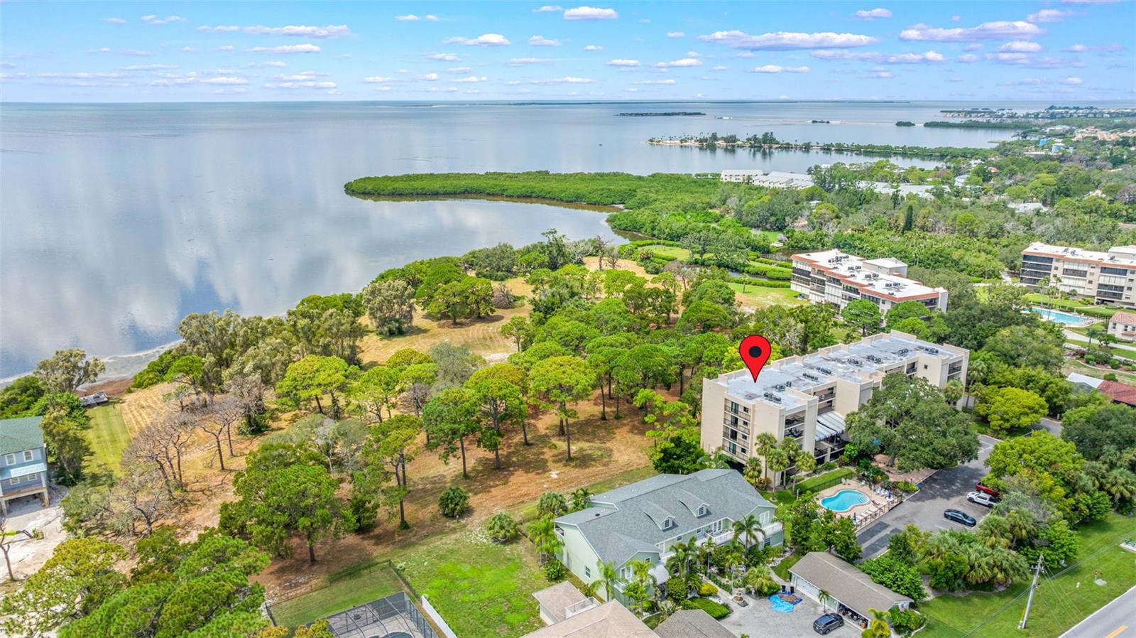 2nd image of 402 Tarpon Pt, TARPON SPRINGS, FL 34689