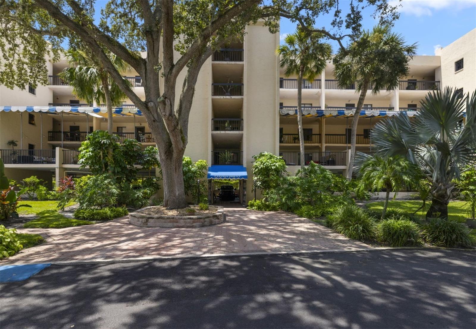 1st image of 402 Tarpon Pt, Tarpon Springs, FL 34689 | MLS# TB8470605