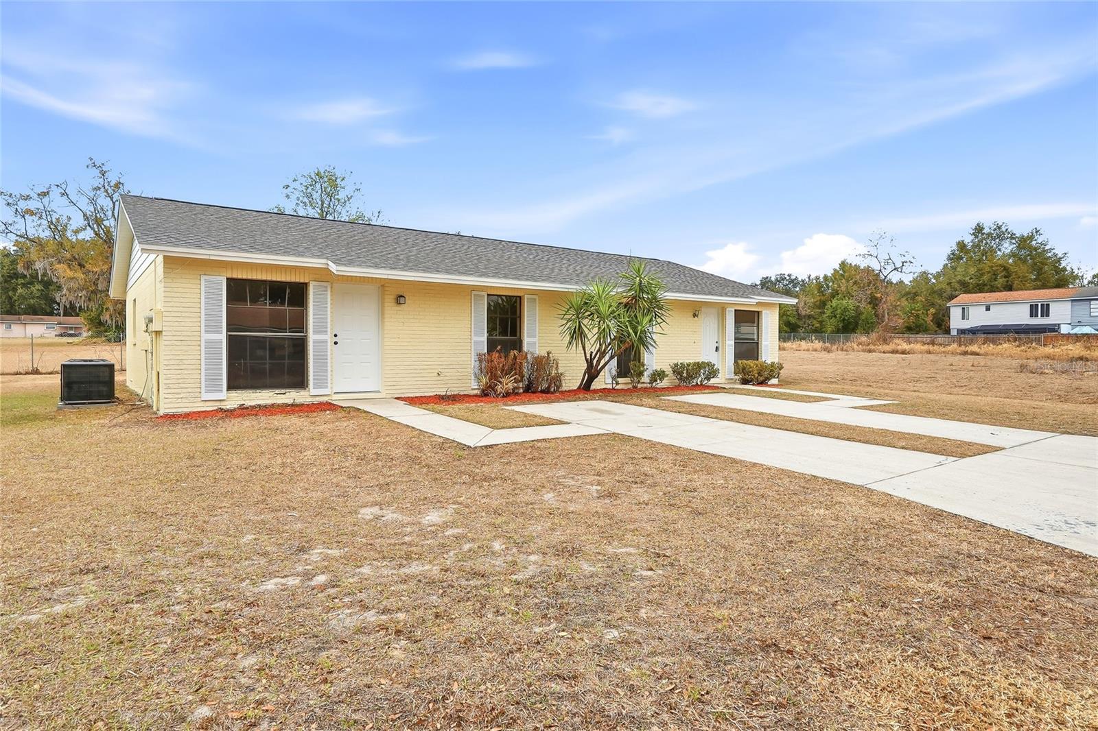 Homes for sale in Seffner, FL | 729/731 Sunbright Dr, Seffner, FL 33584 | MLS# TB8471389