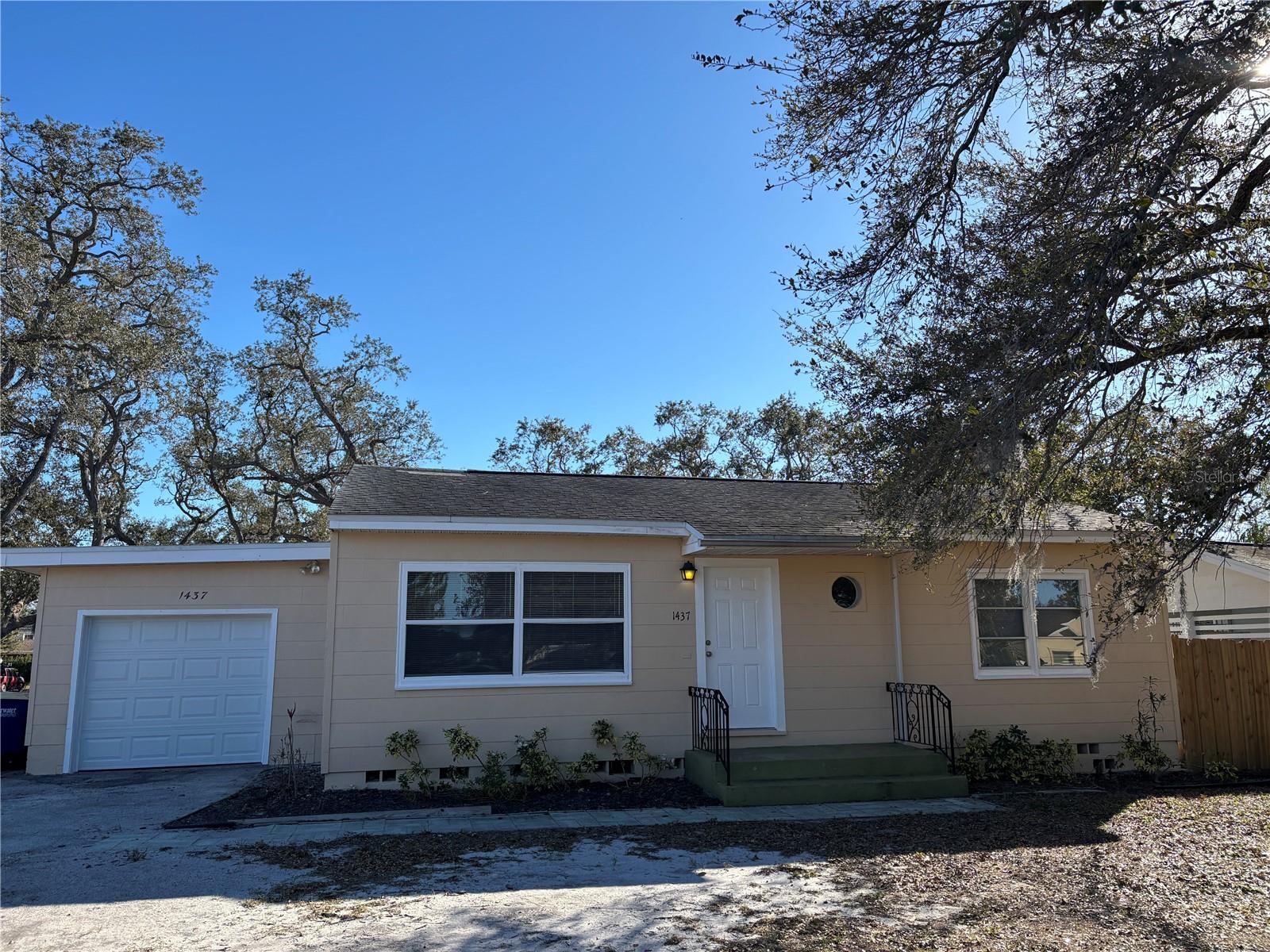 Homes for sale in Clearwater, FL | 1437 Pine St, Clearwater, FL 33756 | MLS# TB8473113