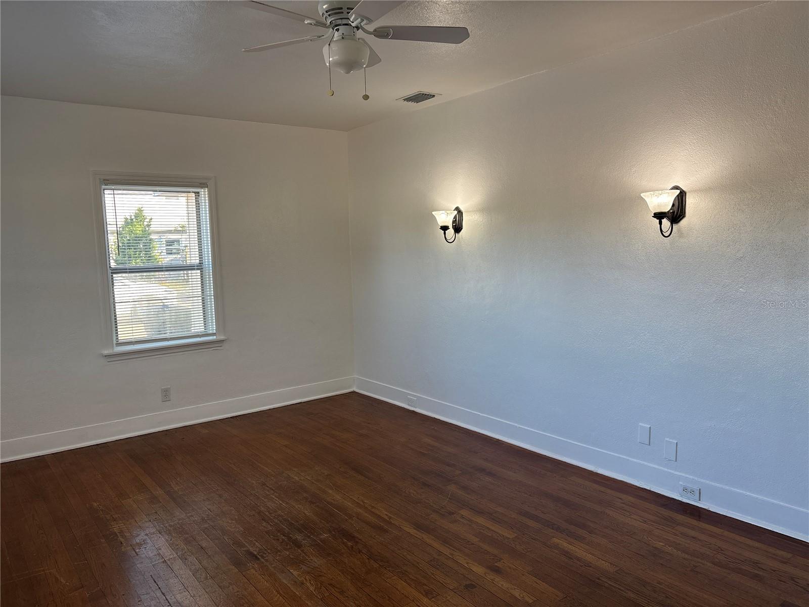 Homes for sale in Clearwater, FL | 1437 Pine St, Clearwater, FL 33756 | MLS# TB8473113