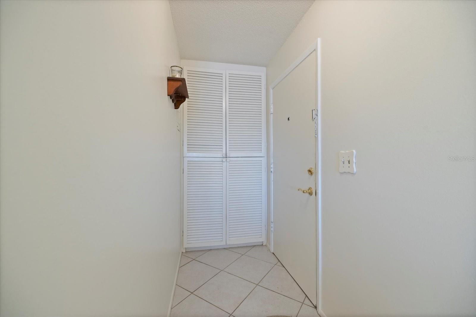 Photo 4 of Condo for sale at 649 Tamiami Trl S #301, Venice, FL 34285 | MLS# N6142837 | Listing updated on 2026-08-29