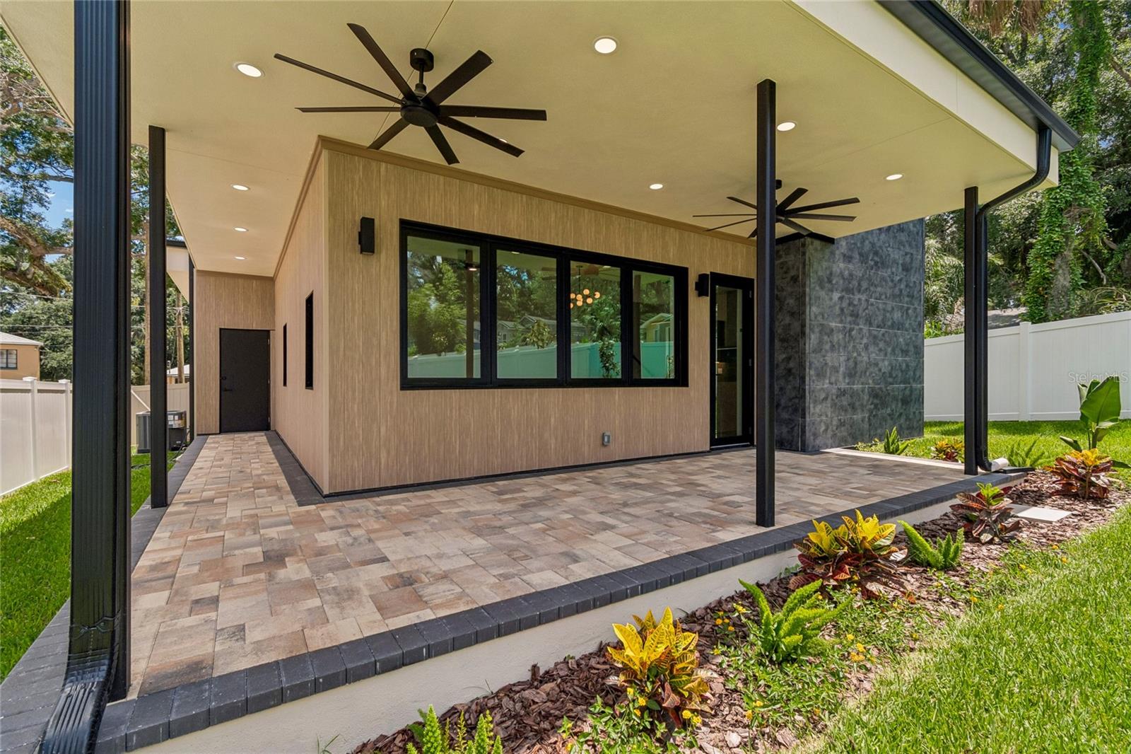 4th image of 1305 Hilton Pl, Tampa, FL 33604 | MLS# TB8476383