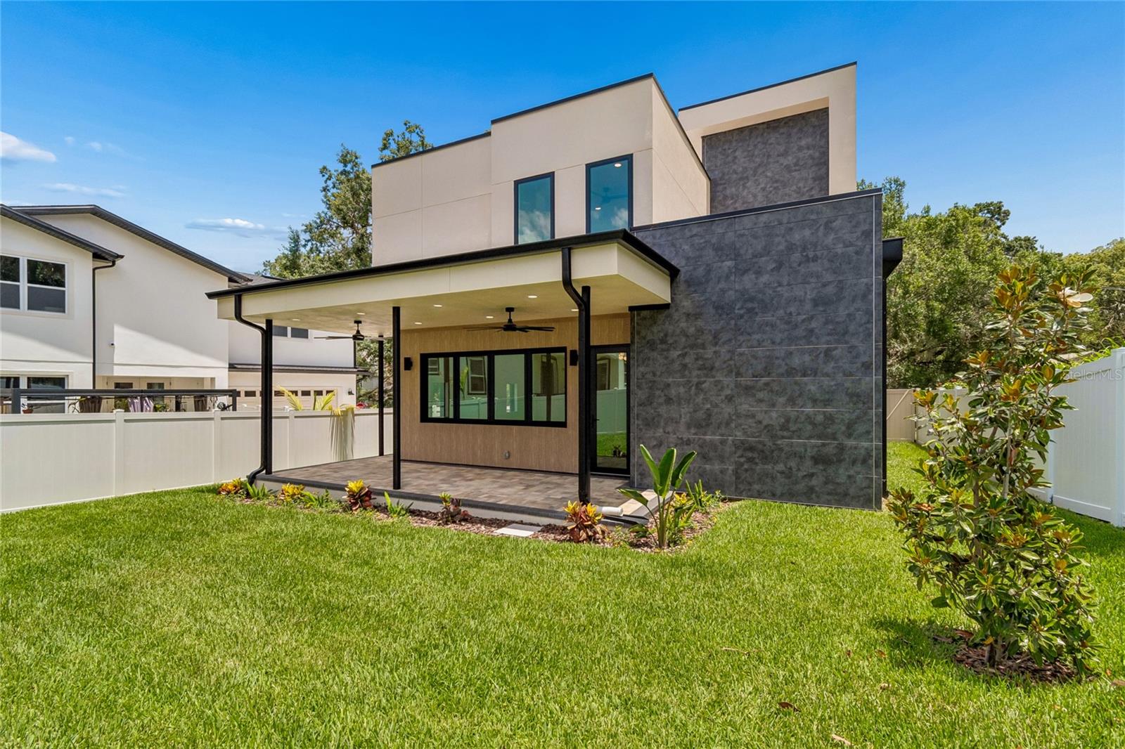 3rd image of 1305 Hilton Pl, Tampa, FL 33604 | MLS# TB8476383