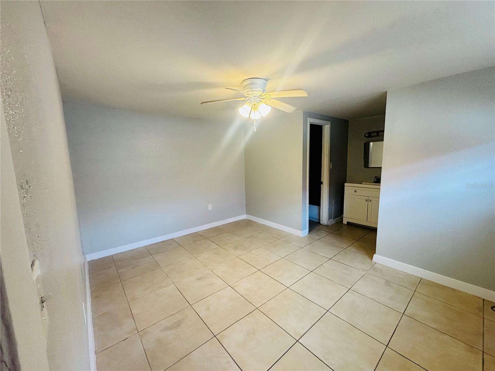 Homes for sale in Tampa, FL | 1310I Lexington Ct, Tampa, FL 33612 | MLS# TB8477633