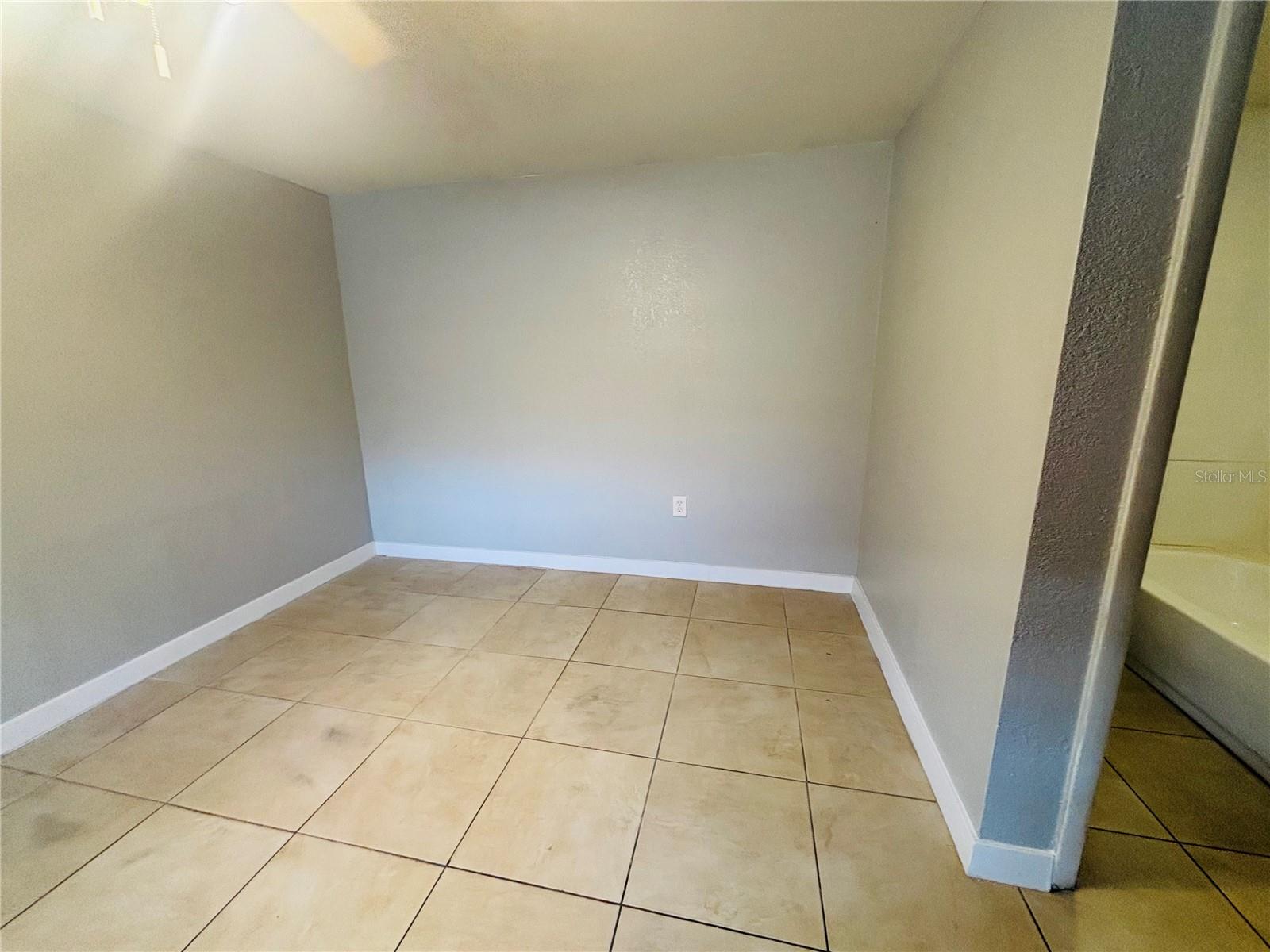 Homes for sale in Tampa, FL | 1310i Lexington Ct, Tampa, FL 33612 | MLS# TB8477633