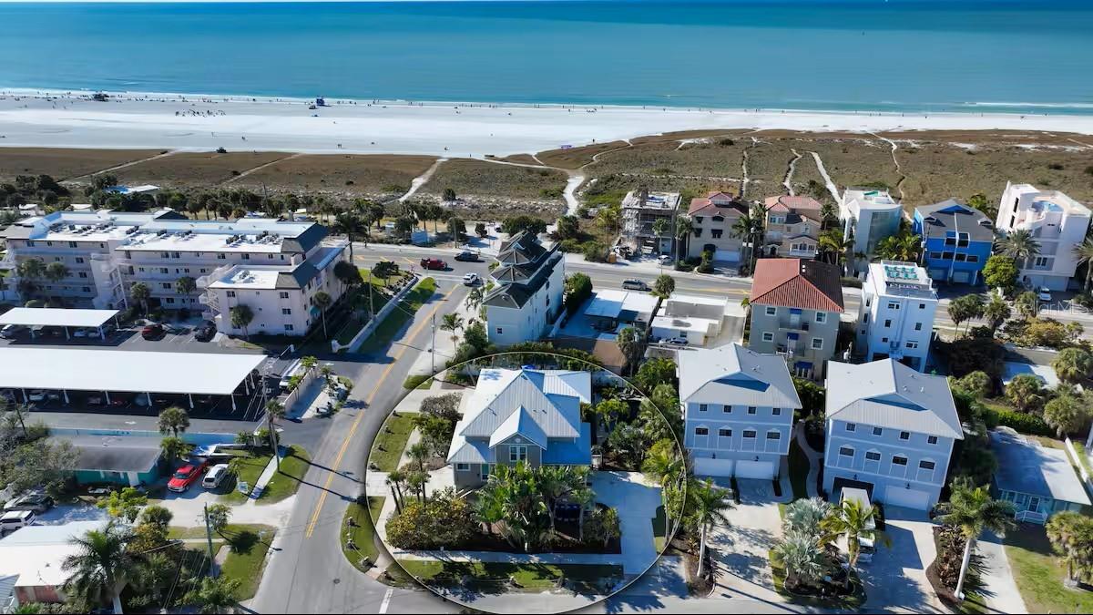 Homes for sale in Sarasota, FL | 5610 Avenida Del Mare, Sarasota, FL 34242 | MLS# A4683170