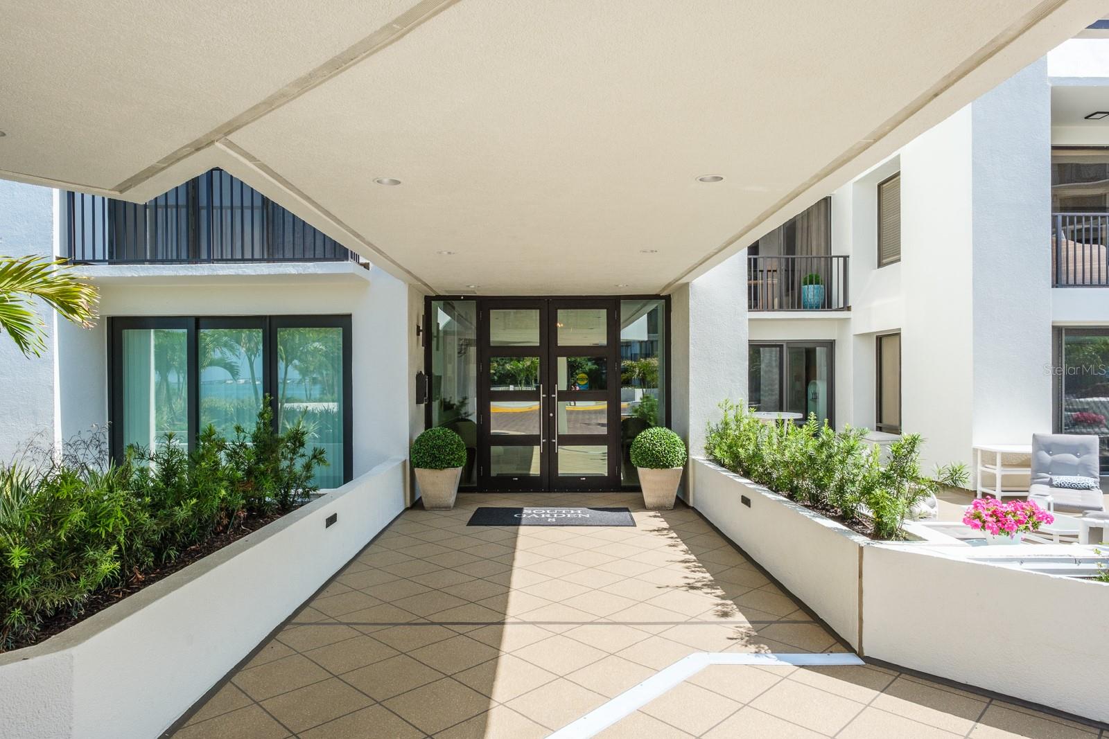 3rd image of 8 Belleview Blvd #108, Belleair, FL 33756 | MLS# TB8478158
