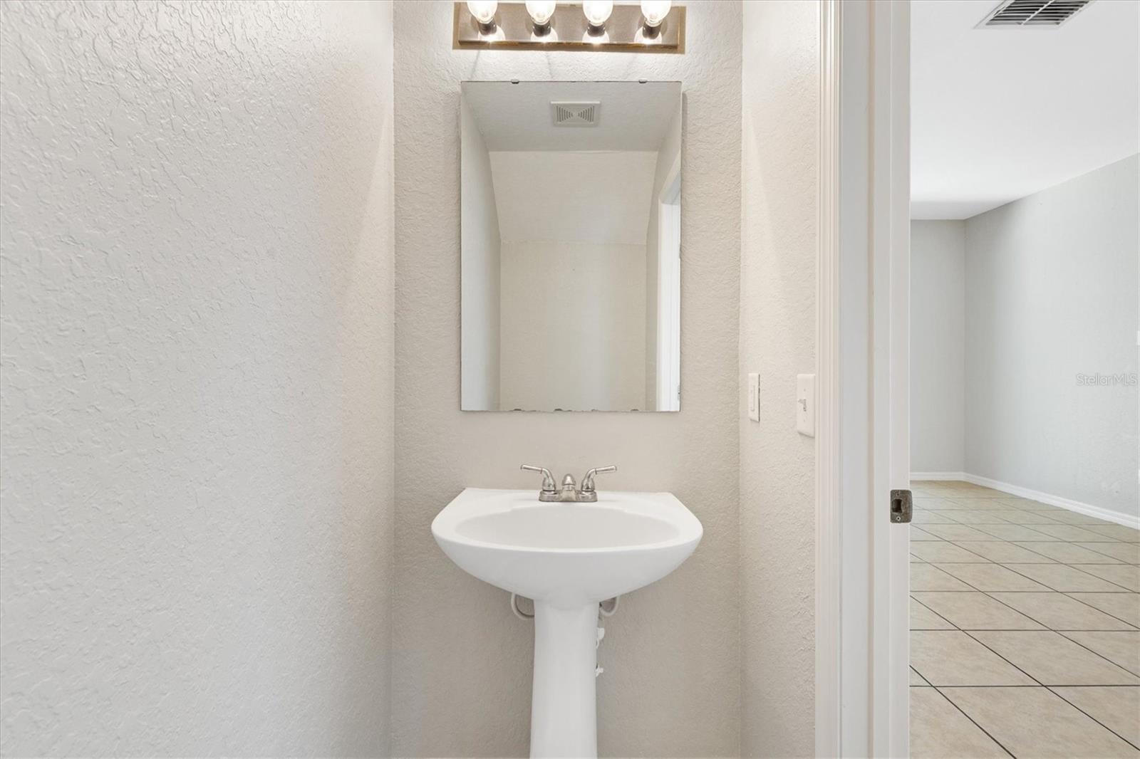 Homes for sale in Oxford, FL | 5186 Ne 122Nd Blvd, Oxford, FL 34484 | MLS# OM719308