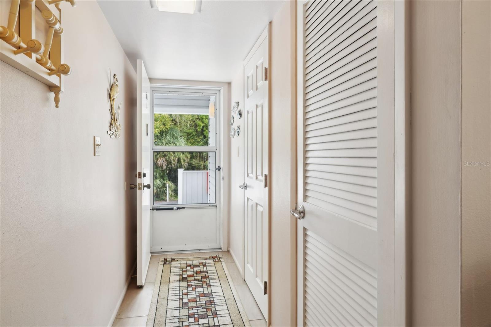 Homes for sale in Welaka, FL | 210 River Bend Pl #B, Welaka, FL 32193 | MLS# GC537827