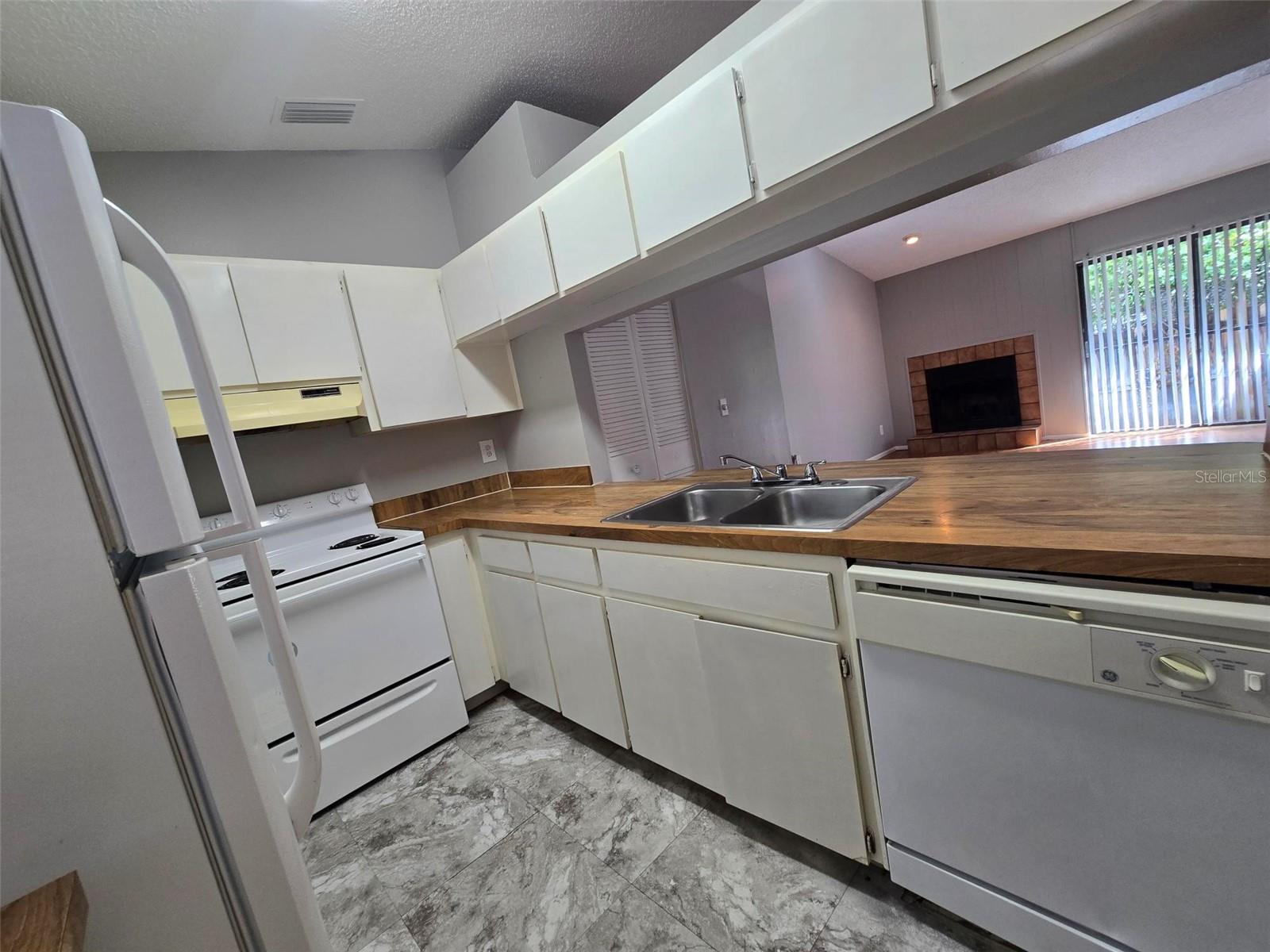 Homes for sale in Tampa, FL | 920 Otto Villa Pl, Tampa, FL 33612 | MLS# TB8481616