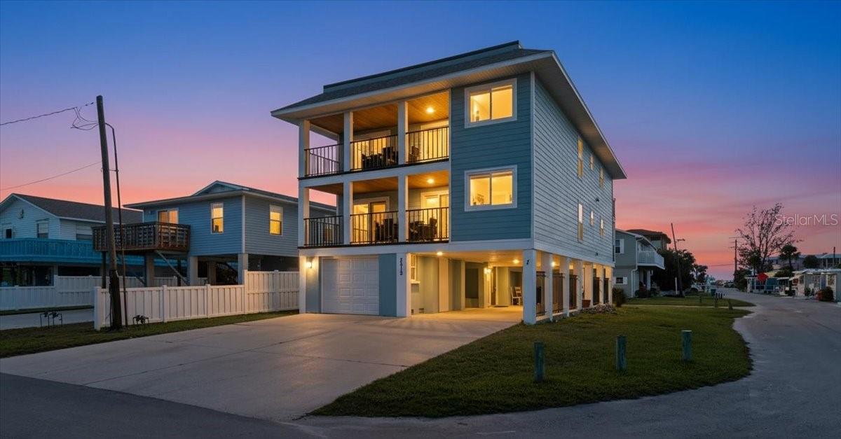 Homes for sale in Bradenton Beach, FL | 2518 Avenue B, Bradenton Beach, FL 34217 | MLS# A4685059