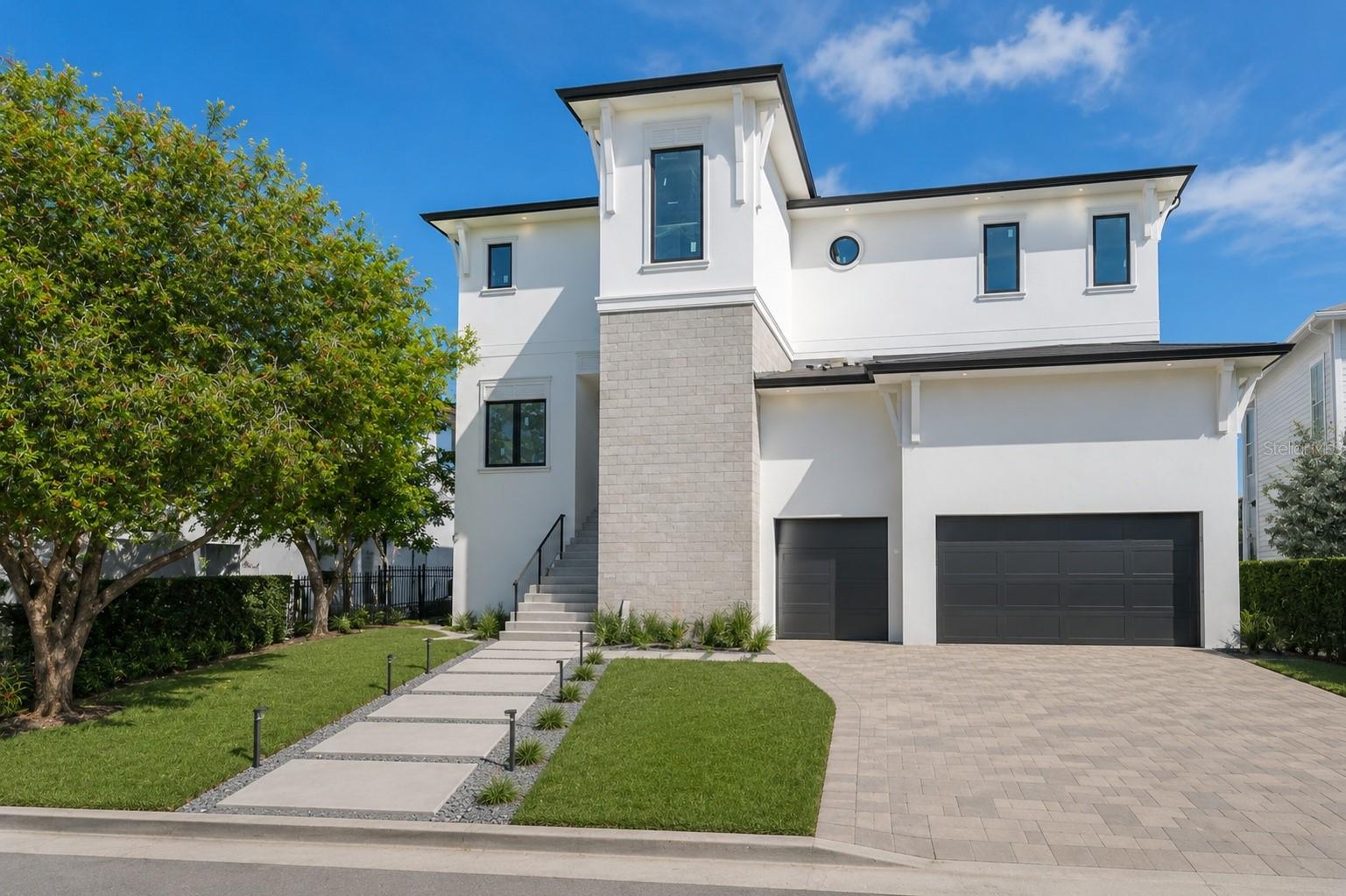 3rd image of 654 Geneva Pl, Tampa, FL 33606 | MLS# TB8484447