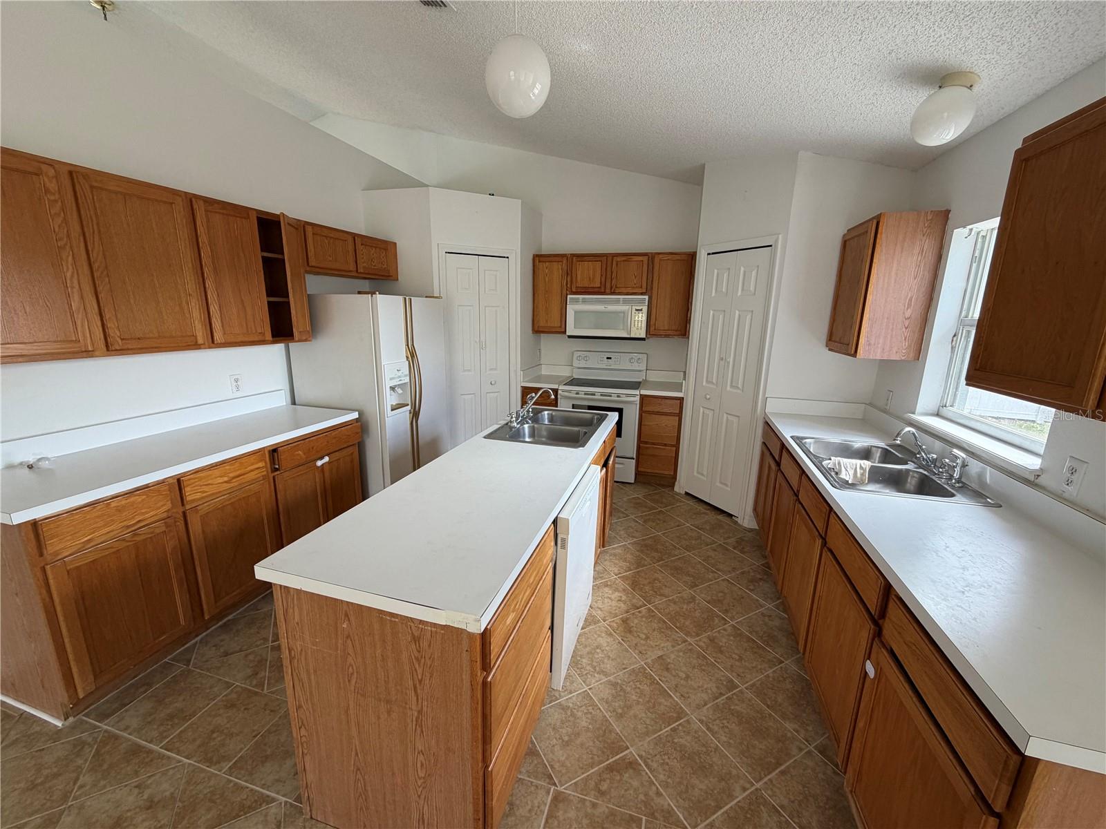 Homes for sale in Kissimmee, FL | 565 Eagle Ct, Kissimmee, FL 34759 | MLS# S5145388