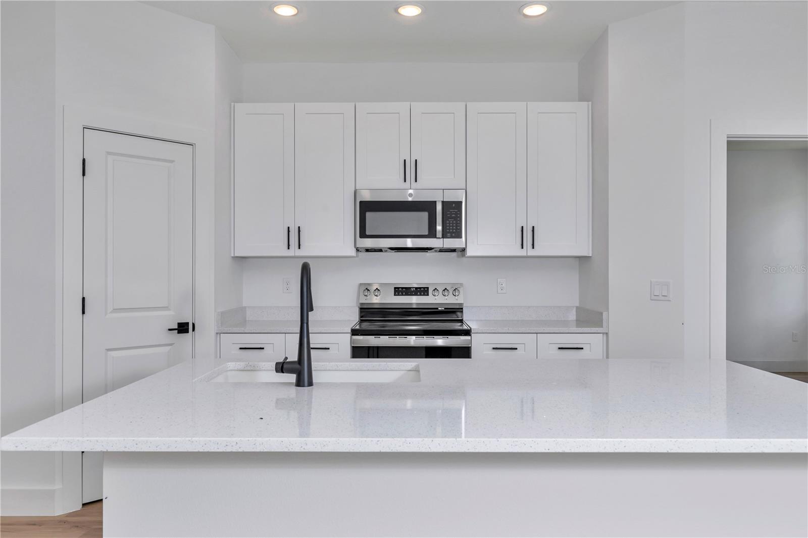 5th image of 78 Fairway Cir, Umatilla, FL 32784 | MLS# O6390701