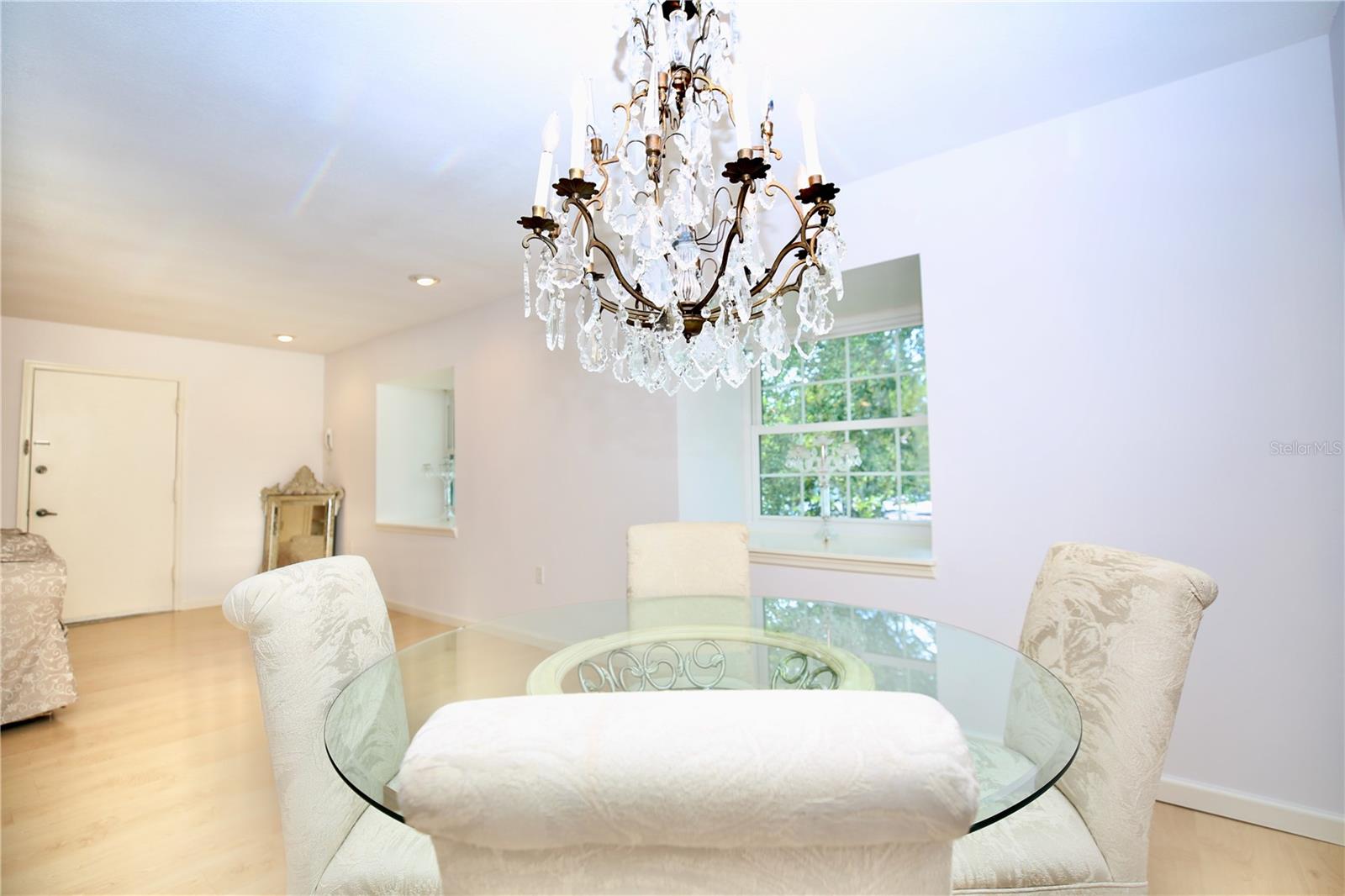 4th image of 1713 Belleair Forest Dr, Belleair, FL 33756