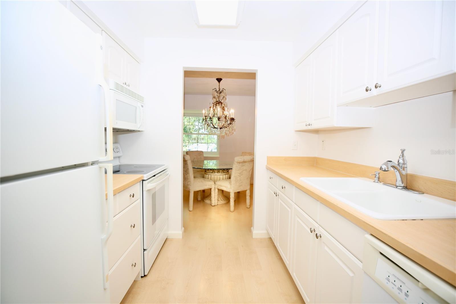 5th image of 1713 Belleair Forest Dr, Belleair, FL 33756