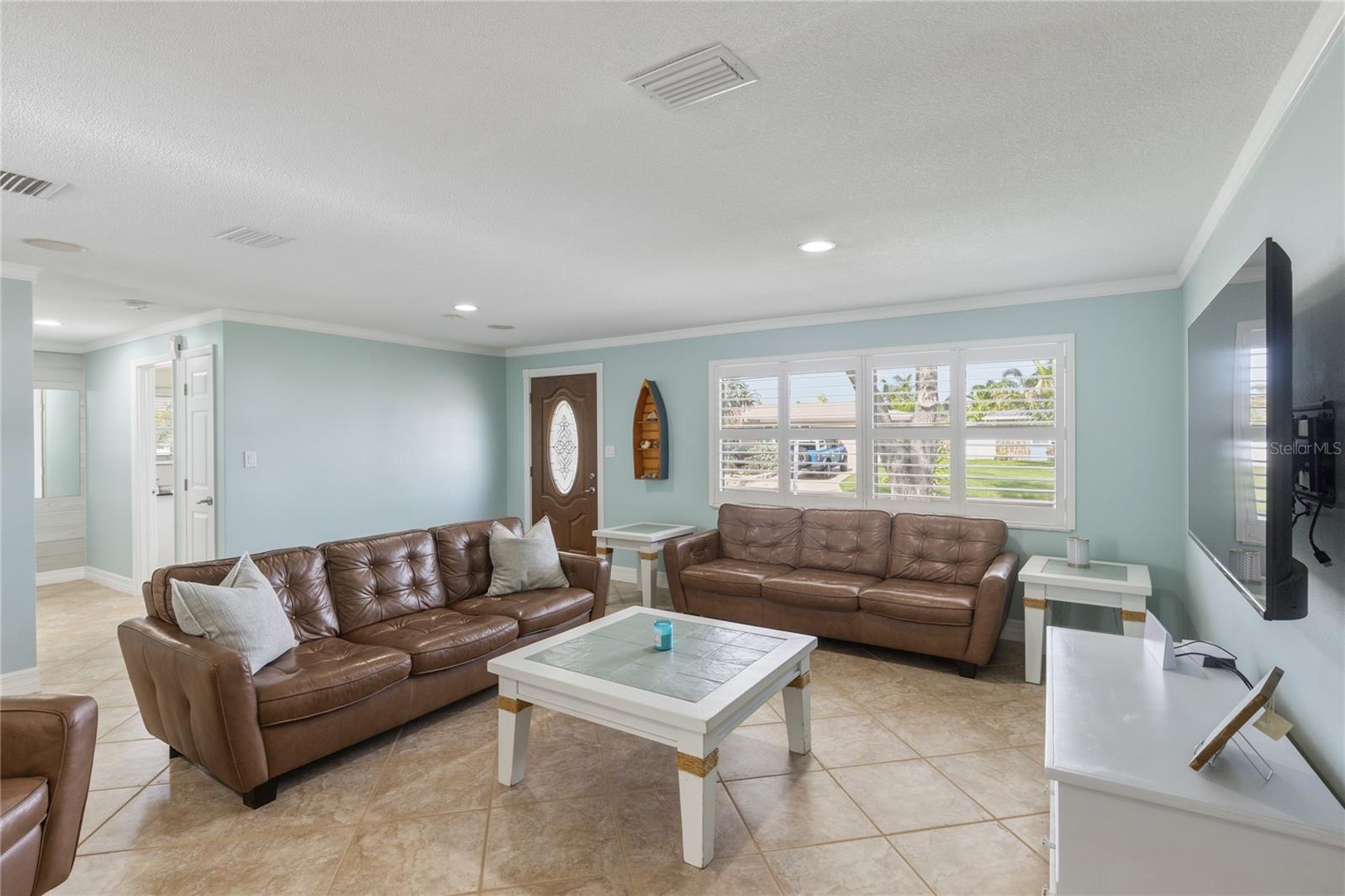 3rd image of 2287 Carolyn Dr, Dunedin, FL 34698 | MLS# TB8488024