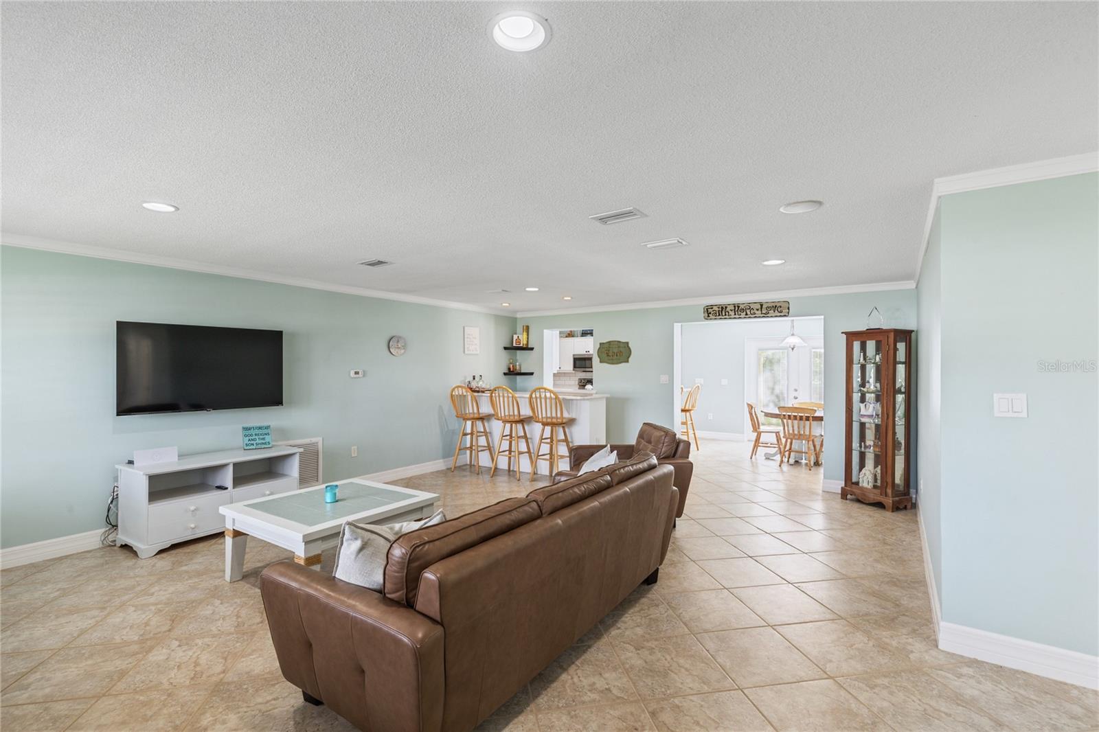 5th image of 2287 Carolyn Dr, Dunedin, FL 34698 | MLS# TB8488024