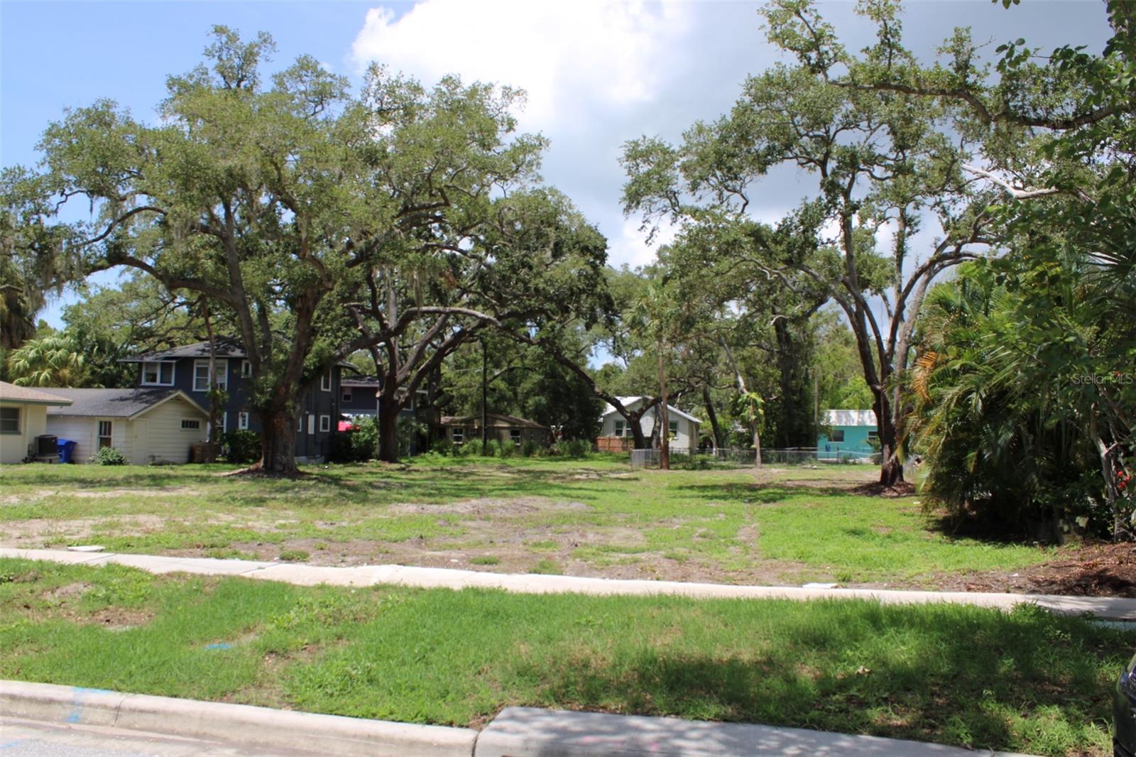 3rd image of 300 President St, Dunedin, FL 34698 | MLS# TB8490473
