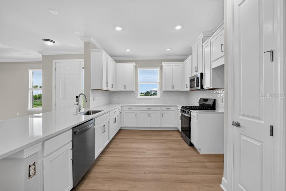 3rd image of 3316 Porto Ln, Bradenton, FL 34211 | MLS# A4689427