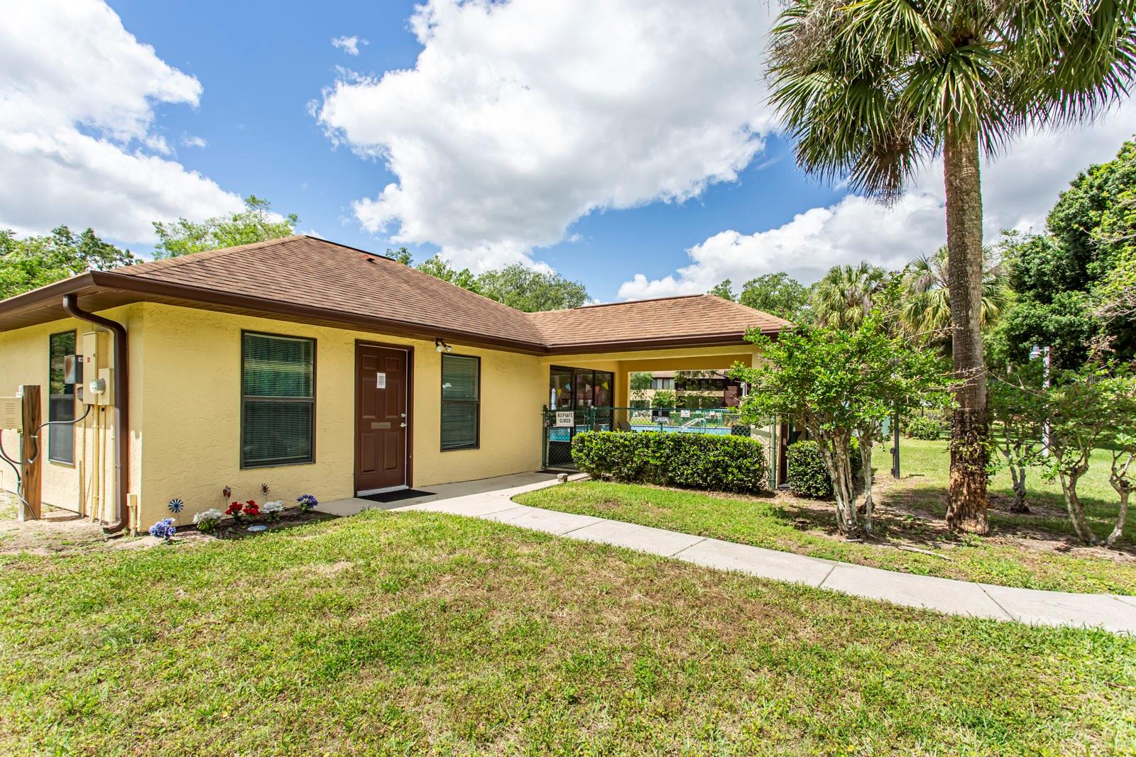 2nd image of 513 Fairways Cir, OCALA, FL 34472
