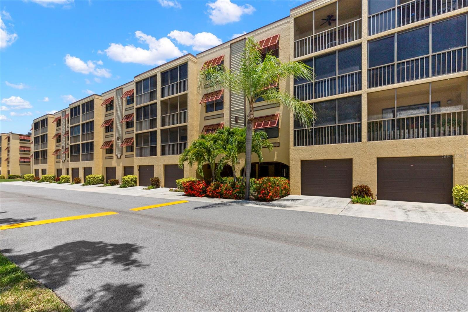 2nd image of 5817 Park St N #406, Saint Petersburg, FL 33709 | MLS# TB8498221
