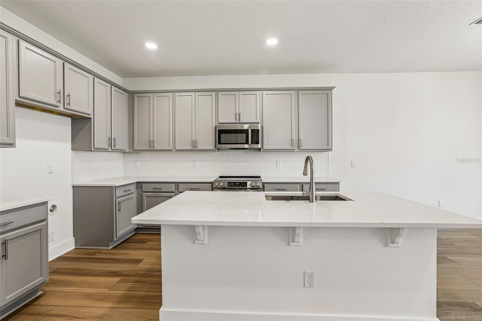 3rd image of 31850 Clover Fin Ct, Wesley Chapel, FL 33545 | MLS# TB8499365