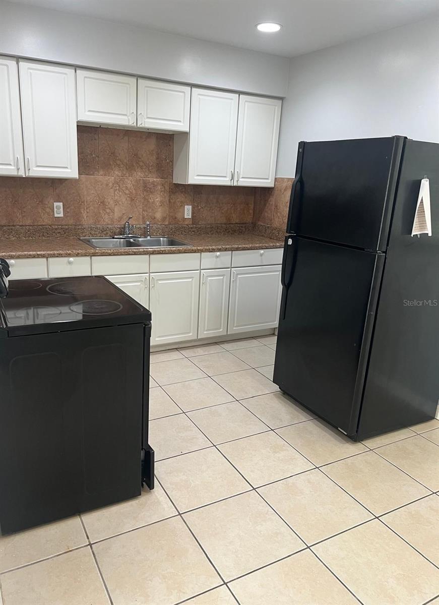 2nd image of 1427 Pleasant Pl, Lakeland, FL 33801 | MLS# TB8501958