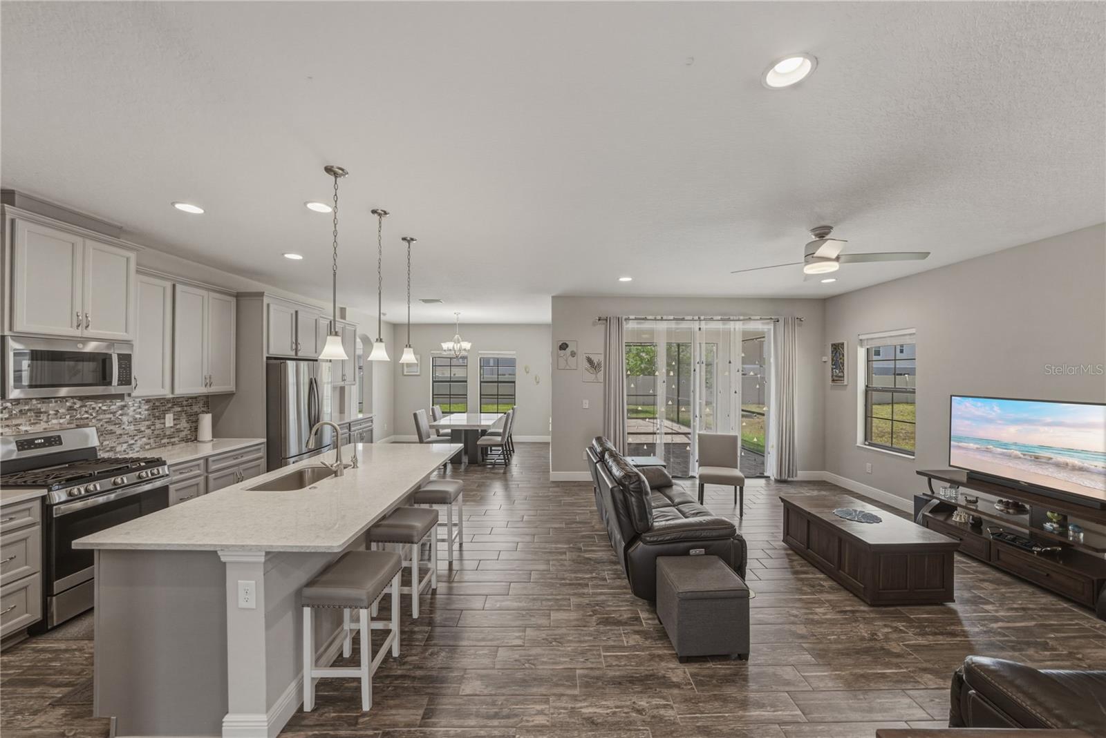4th image of 14633 Red Castle Ave, Lithia, FL 33547 | MLS# TB8501977