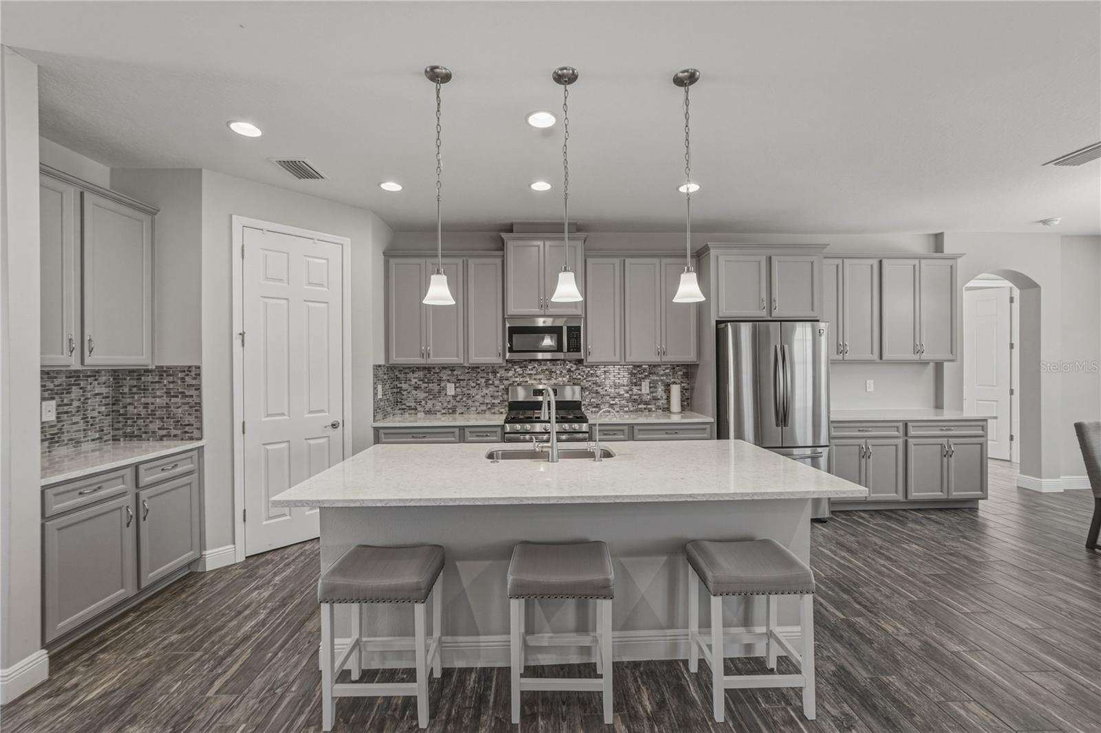 3rd image of 14633 Red Castle Ave, Lithia, FL 33547 | MLS# TB8501977