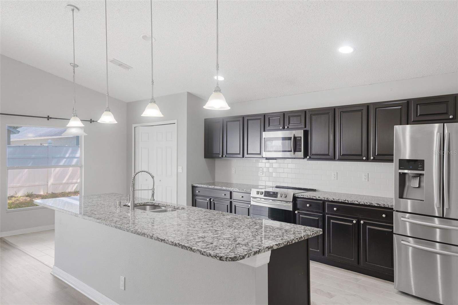 4th image of 553 Maidenhair Ct, Orange City, FL 32763 | MLS# V4948795
