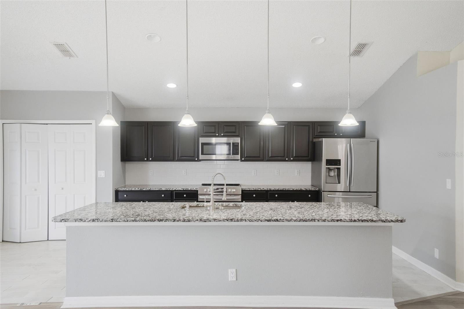 5th image of 553 Maidenhair Ct, Orange City, FL 32763 | MLS# V4948795
