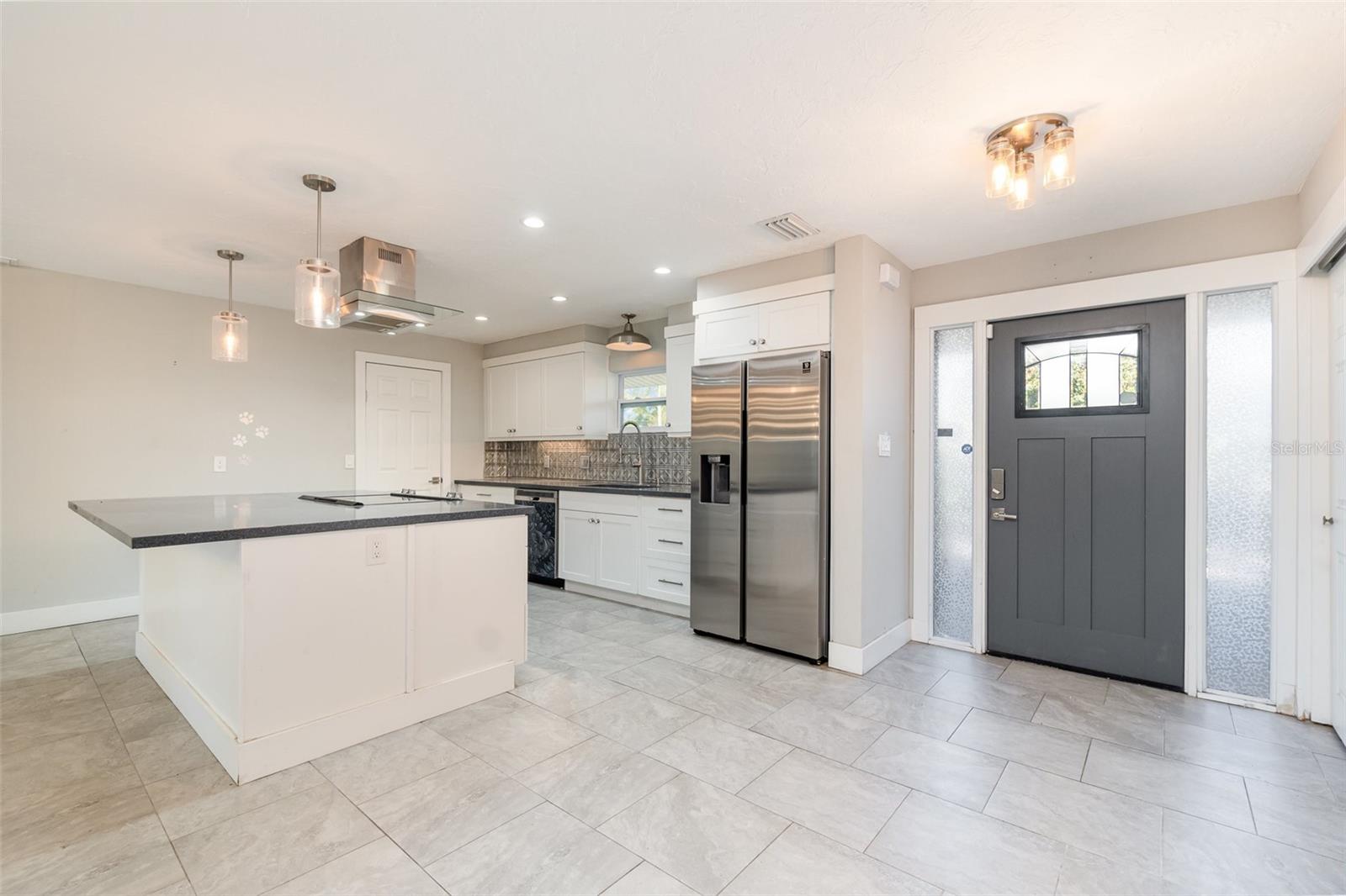 Homes for sale in Sarasota, FL | 2746 Hibiscus St, Sarasota, FL 34239 | MLS# O6404525