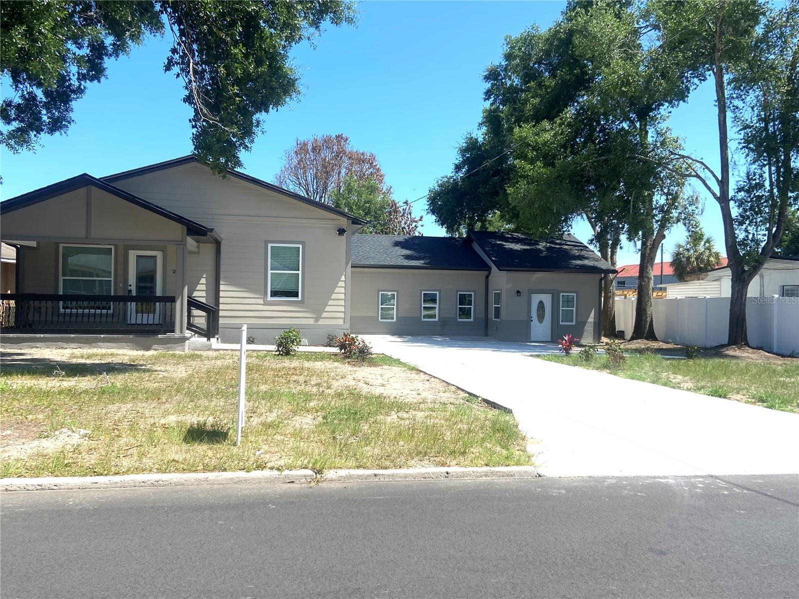 1st image of 207 Avenue E Se, Winter Haven, FL 33880 | MLS# L4961631