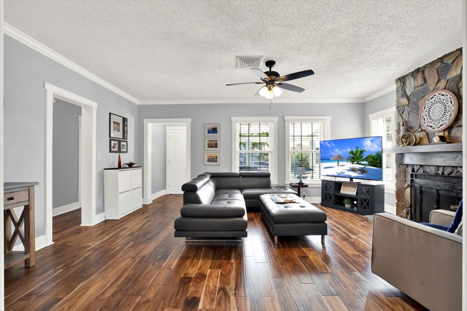 4th image of 15656 1St St E, Redington Beach, FL 33708 | MLS# TB8506001