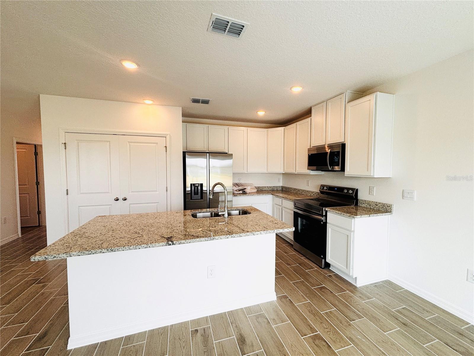 4th image of 616 Broadoak Dr, Dundee, FL 33838 | MLS# O6406942