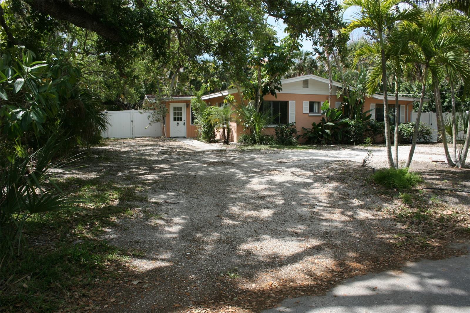 Homes for sale in Sarasota, FL | 144 Garden Ln, Sarasota, FL 34242 | MLS# A4693616