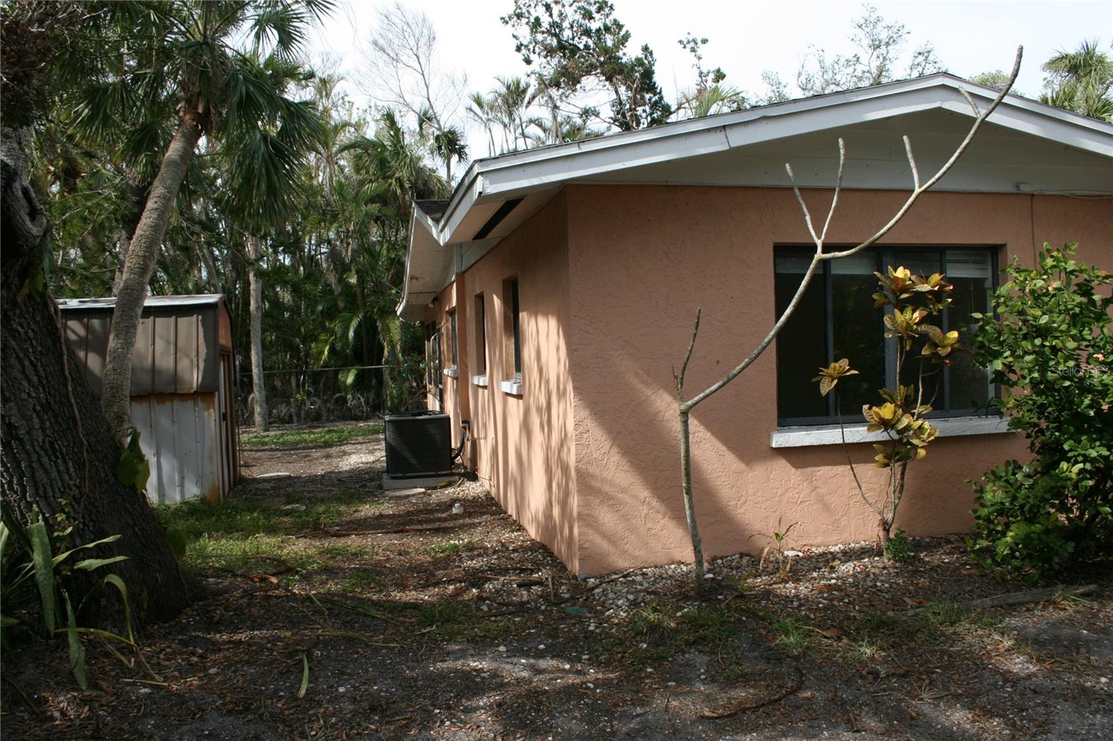 Homes for sale in Sarasota, FL | 144 Garden Ln, Sarasota, FL 34242 | MLS# A4693616
